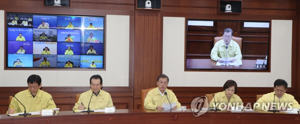 (3rd LD) S. Korea raises virus alert level to 'highest' as cases spike