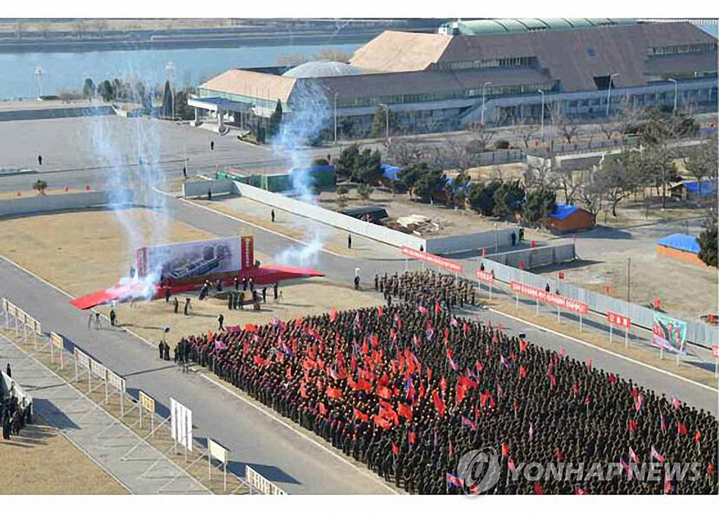 الزعيم الكوري الشمالي يحضر مراسم وضع حجر الأساس لمستشفى بيونغ يانغ العام - 3