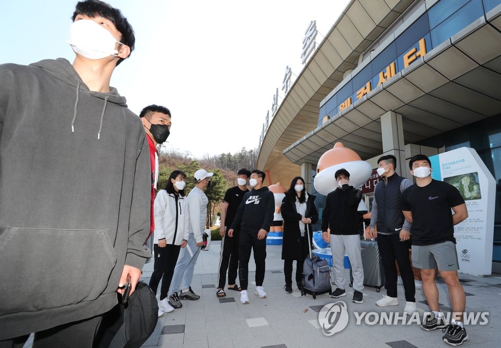 In this file photo from March 27, 2020, South Korean karate athletes prepare to move out of the Jincheon National Training Center in Jincheon, 90 kilometers south of Seoul. (Yonhap)