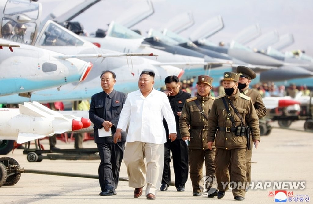 김정은, 항공군 추격습격기연대 시찰