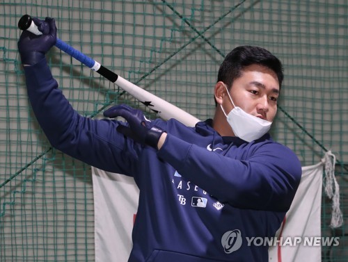 Rays' infielder Choi Ji-man leaves for US to rejoin club