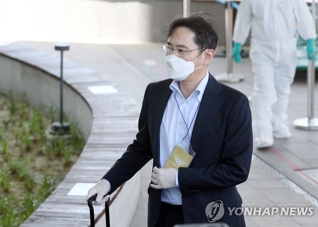 This file photo taken on May 19, 2020, shows Samsung Electronics Vice Chairman Lee Jae-yong at Gimpo International Airport in Seoul. (Yonhap)