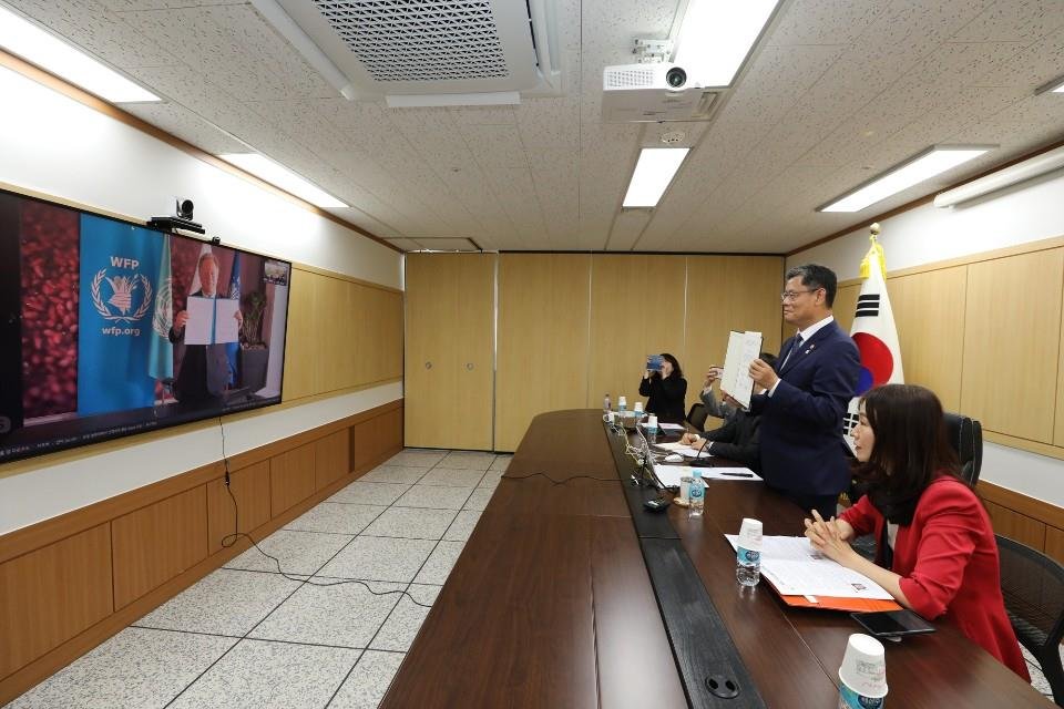 (2nd LD) Unification minister holds videoconference with WFP chief