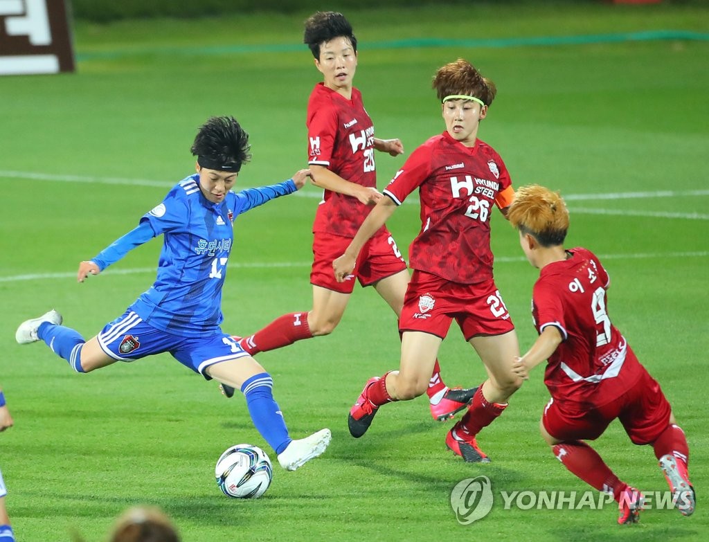 수원도시송사 권은솜이 현대제철과의 지난해 WK리그 개막전에서 슛하던 모습.
