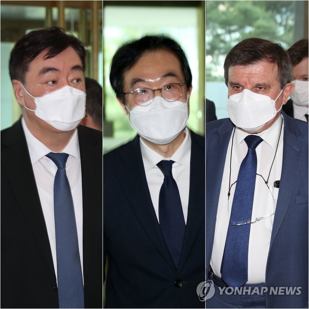 (LEAD) S. Korea's top nuke envoy holds talks with Chinese, Russian ambassadors