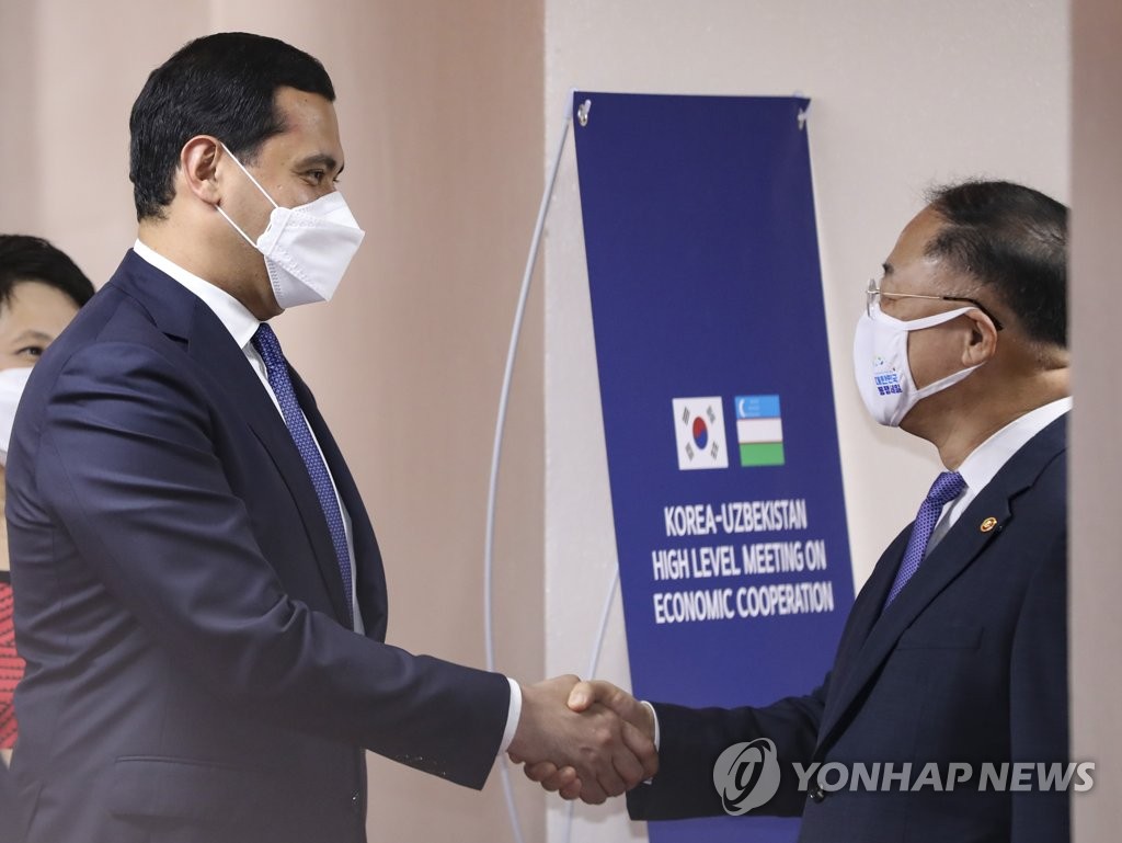 韓国とウズベクの副首相　保健協力・ＦＴＡ推進など協議