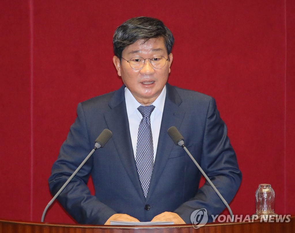 Rep. Jeon Hae-cheol of the Democratic Party addresses the National Assembly on July 16, 2020, after being elected chairman of the Intelligence Committee. (Yonhap)