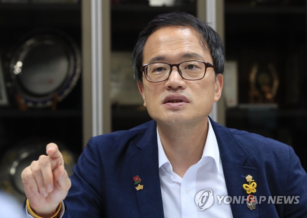 연합뉴스와 인터뷰하는 박주민
