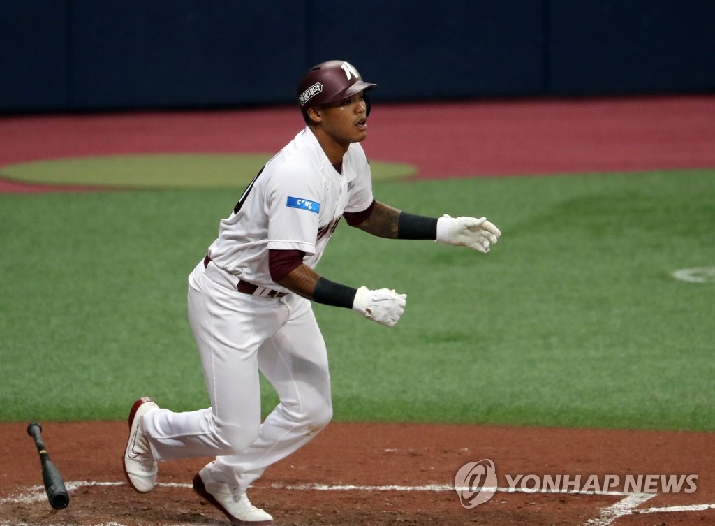 In this file photo from Aug. 20, 2020, Addison Russell of the Kiwoom Heroes watches the flight of his single against the LG Twins in the bottom of the third inning of a Korea Baseball Organization regular season game at Gocheok Sky Dome in Seoul. (Yonhap)