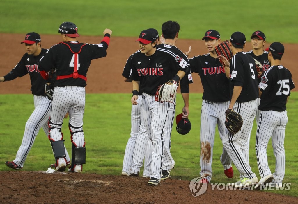 LG Twins players celebrate their 7-1 victory over the Lotte Giants in a Korea Baseball Organization regular season game at Sajik Stadium in Busan, 450 kilometers southeast of Seoul, on Sept. 6, 2020. (Yonhap)