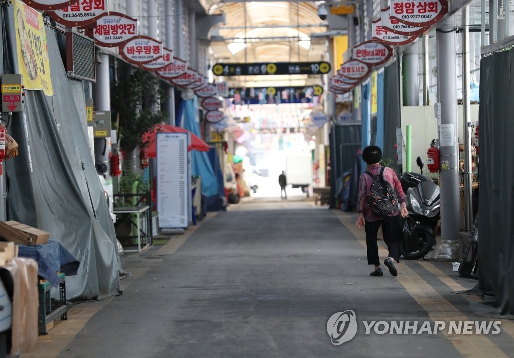 A marketplace in Gwangju, 320 kilometers south of Seoul, is closed on Sept. 10, 2020, to have the area disinfected for the new coronavirus. (Yonhap)