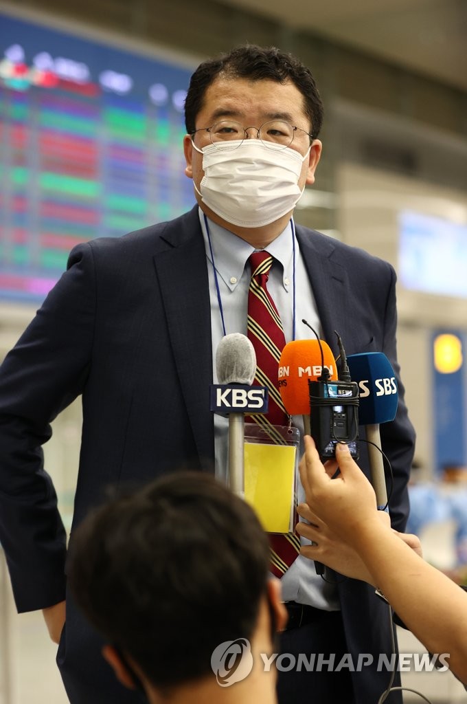 Choi Jong-kun, South Korea's first vice foreign minister, speaks to reporters at Incheon International Airport in Incheon, just west of Seoul, on Sept. 12, 2020, after returning from meeting with U.S. Deputy State Secretary Stephen Biegun in Washington. (Yonhap)
