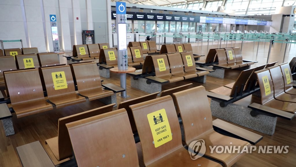 This photo, taken on Sept. 17, 2020, shows chairs with social distancing signs at Incheon International Airport in Incheon. (Yonhap)