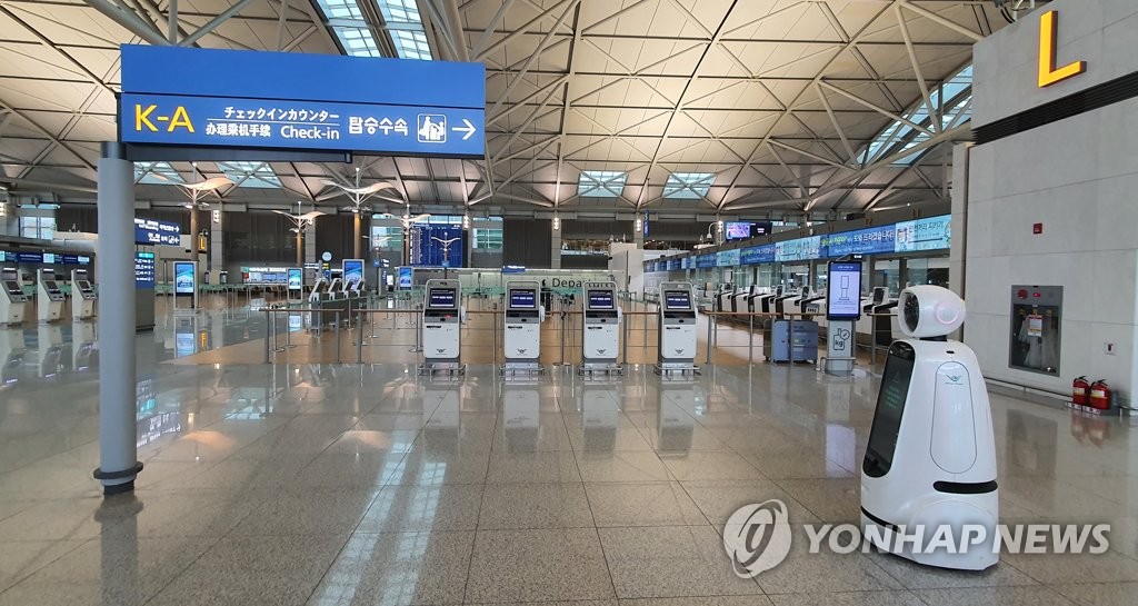 閑散とした韓国・仁川国際空港の出国フロア＝（聯合ニュース）