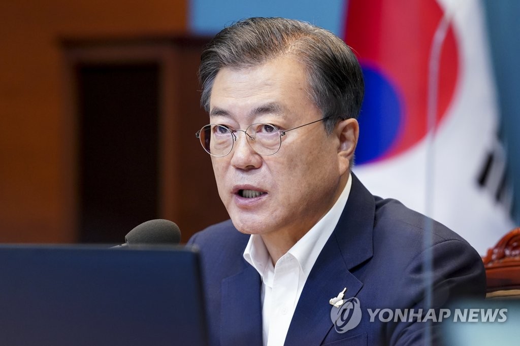 President Moon Jae-in speaks during his meeting with senior secretaries at Cheong Wa Dae in Seoul on Sept. 28, 2020. (Yonhap)