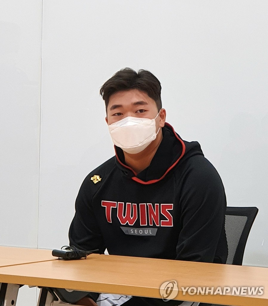 LG Twins closer Go Woo-suk speaks to reporters at Jamsil Baseball Stadium in Seoul ahead of a Korea Baseball Organization Wild Card game against the Kiwoom Heroes on Nov. 2, 2020. (Yonhap)