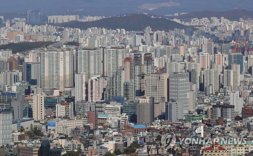 This undated file photo shows apartment complexes in Seoul. (Yonhap)