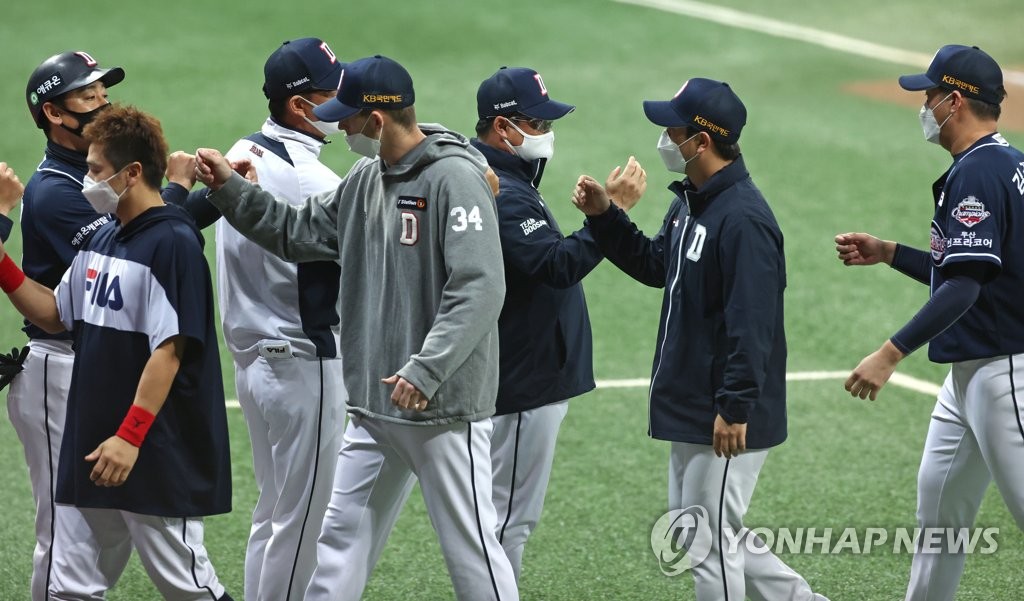 Doosan Bears players and coaches celebrate their 3-2 victory over the KT Wiz in Game 1 of the second-round Korea Baseball Organization postseason series at Gocheok Sky Dome in Seoul on Nov. 9, 2020. (Yonhap)