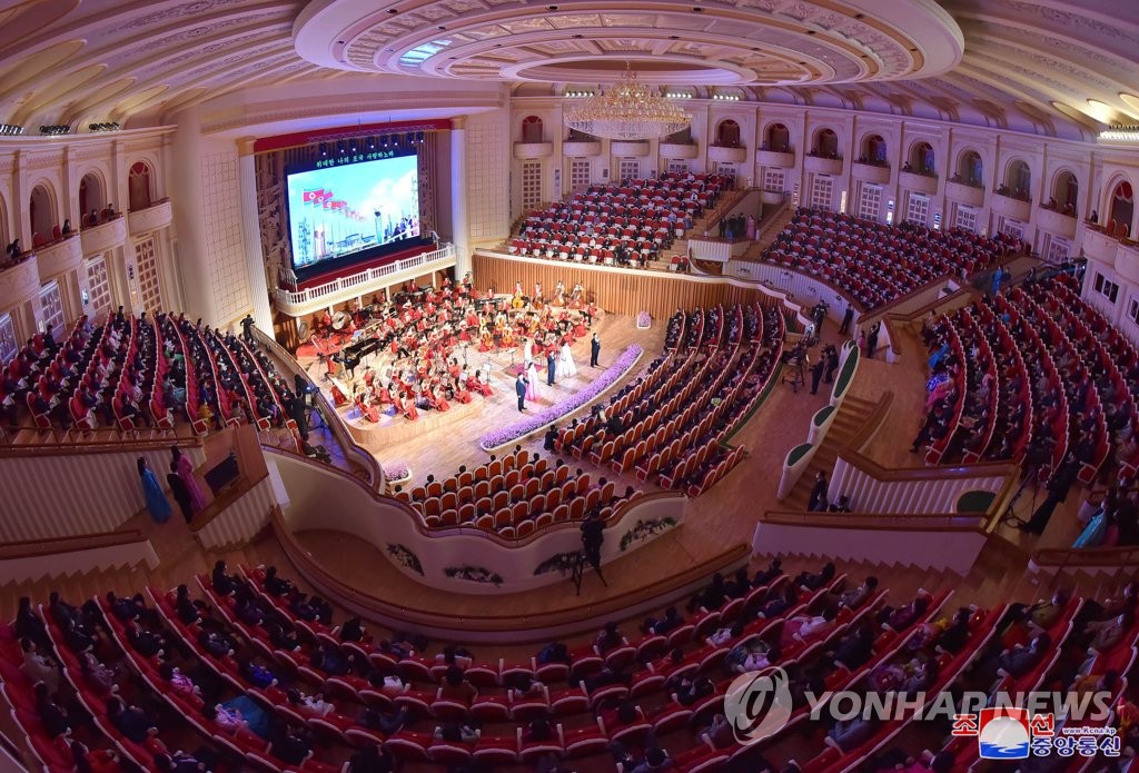 北朝鮮でも「距離確保」　劇場で間隔空けて着席