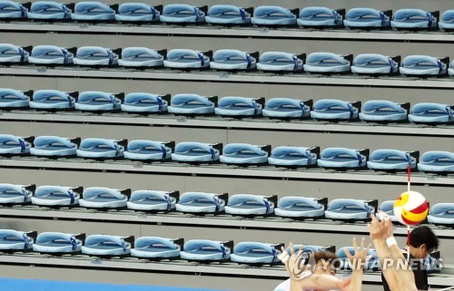 仁川市内の体育館で無観客開催されたプロバレーボール男子の試合＝２４日、仁川（聯合ニュース）