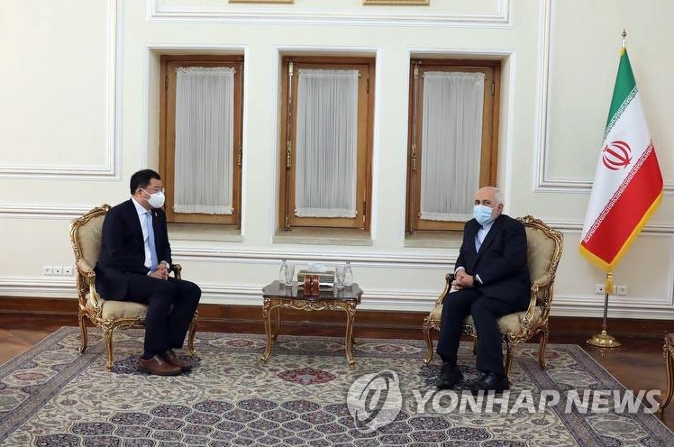 وزير الخارجية الإيراني : لا نستطيع التدخل في قضية احتجاز الناقلة الكورية