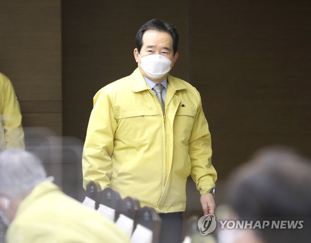 Prime Minister Chung Sye-kyun enters a meeting of the Central Disaster and Safety Countermeasure Headquarters held at the government complex in Sejong on Jan. 12, 2021. (Yonhap)