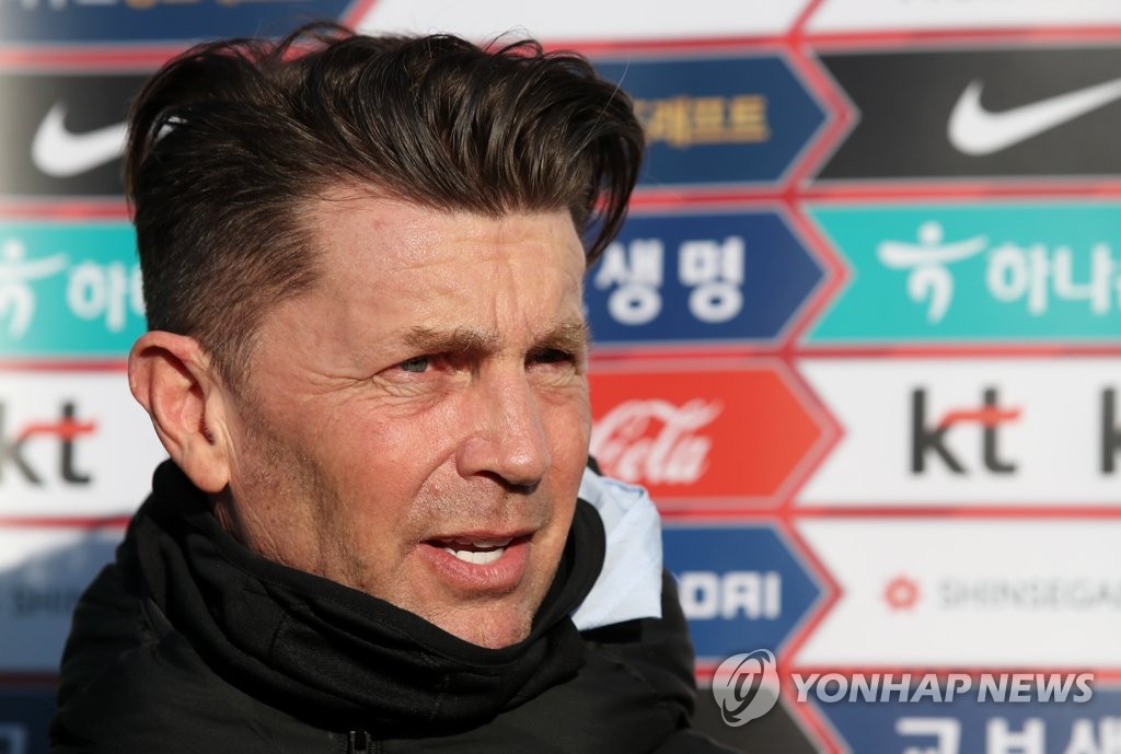 In this file photo from Jan. 19, 2021, Colin Bell, head coach of the South Korean women's national football team, speaks to reporters before practice at Gangjin Sports Complex in Gangjin, 410 kilometers south of Seoul. (Yonhap)