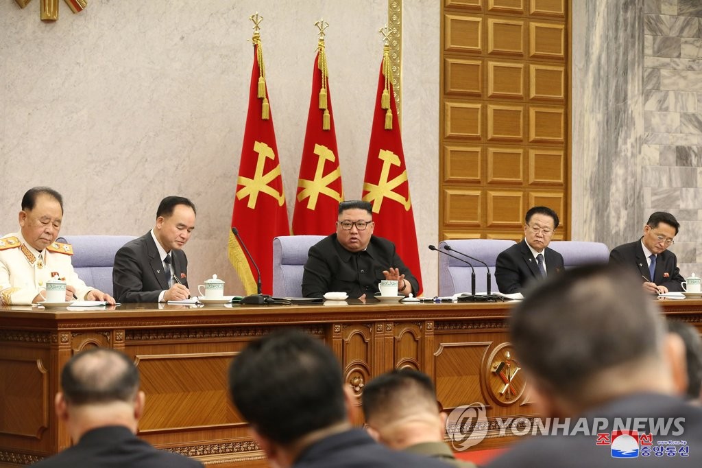 김정은 북한 노동당 총비서가 지난 11일 당 중앙위원회 전원회의에서 내각이 경제계획을 주도하지 못하고 숫자만 기계적으로 종합했다고 비판하고 있다. (조선중앙통신=연합뉴스 자료사진) [국내에서만 사용가능. 재배포 금지. For Use Only in the Republic of Korea. No Redistribution] nkphoto@yna.co.kr