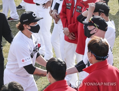 Report: Ex-Ranger Shin-Soo Choo signs with SK Wyverns in Korean Baseball  Organization
