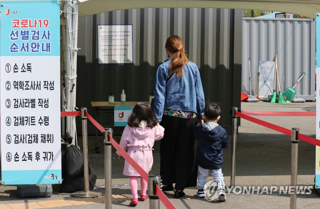 韓国の新規コロナ感染者　検査数半減も連続６００人台＝陽性率急上昇