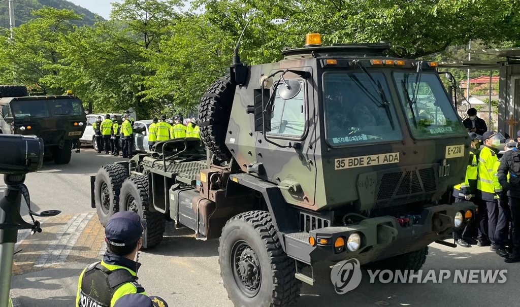 성주 사드기지에 군용장비·자재 등 반입