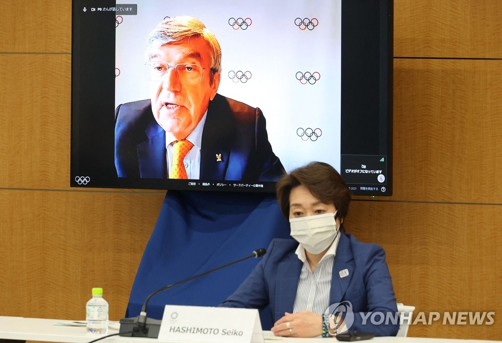 하시모토 도쿄올림픽 회장과 화상회의 하는 IOC 위원장