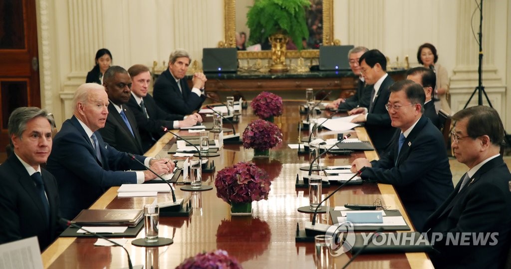 文大統領「朝鮮半島平和への意思確認」　バイデン氏と初の対面会談