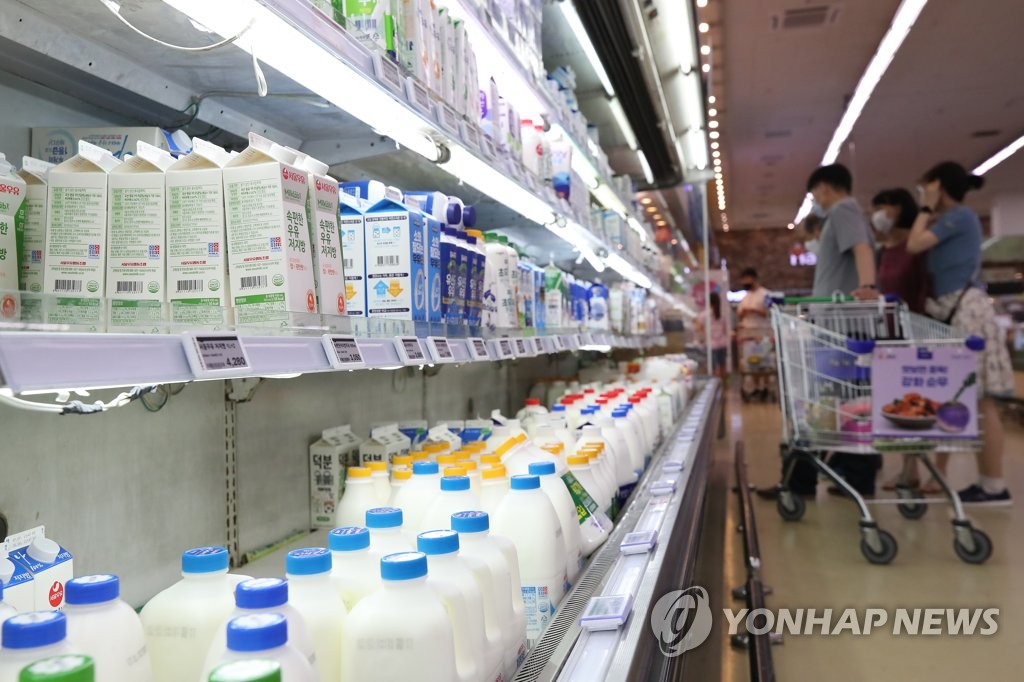 서울 한 대형마트에 진열된 우유