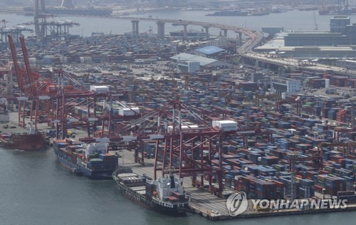 ５月も輸出が好調だった。コンテナが並ぶ釜山港（資料写真）＝（聯合ニュース）