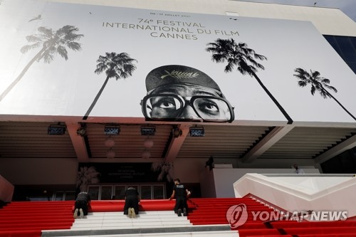 칸영화제 황금종려상에 프랑스 공포영화 '티탄'