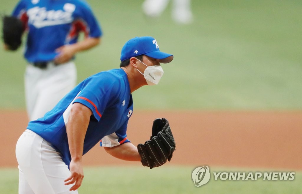 Oh Seung-hwan, relief pitcher for the South Korean Olympic baseball team, trains at Gocheok Sky Dome in Seoul on July 18, 2021. (Yonhap)