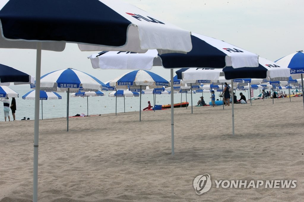 This photo taken on July 24, 2021, shows the Gyeongpo Beach in Gangneung, 240 kilometers east of Seoul, amid extended tough virus curbs across the country. (Yonhap) 