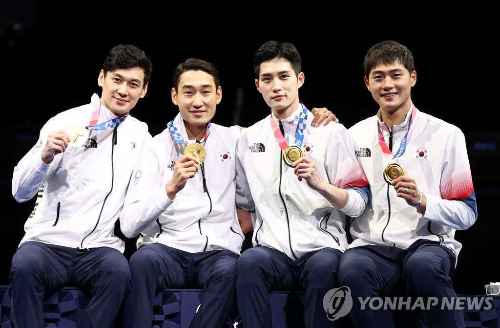 (2nd LD) (Olympics) S. Korea defends gold in men's team sabre fencing