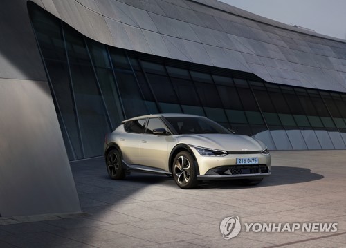 起亜の「ＥＶ６」（同社提供）＝（聯合ニュース）≪転載・転用禁止≫