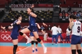 South Korean players celebrate a point against Turkey in the quarterfinals of the Tokyo Olympic women's volleyball tournament at Ariake Arena in Tokyo on Aug. 4, 2021. (Yonhap)