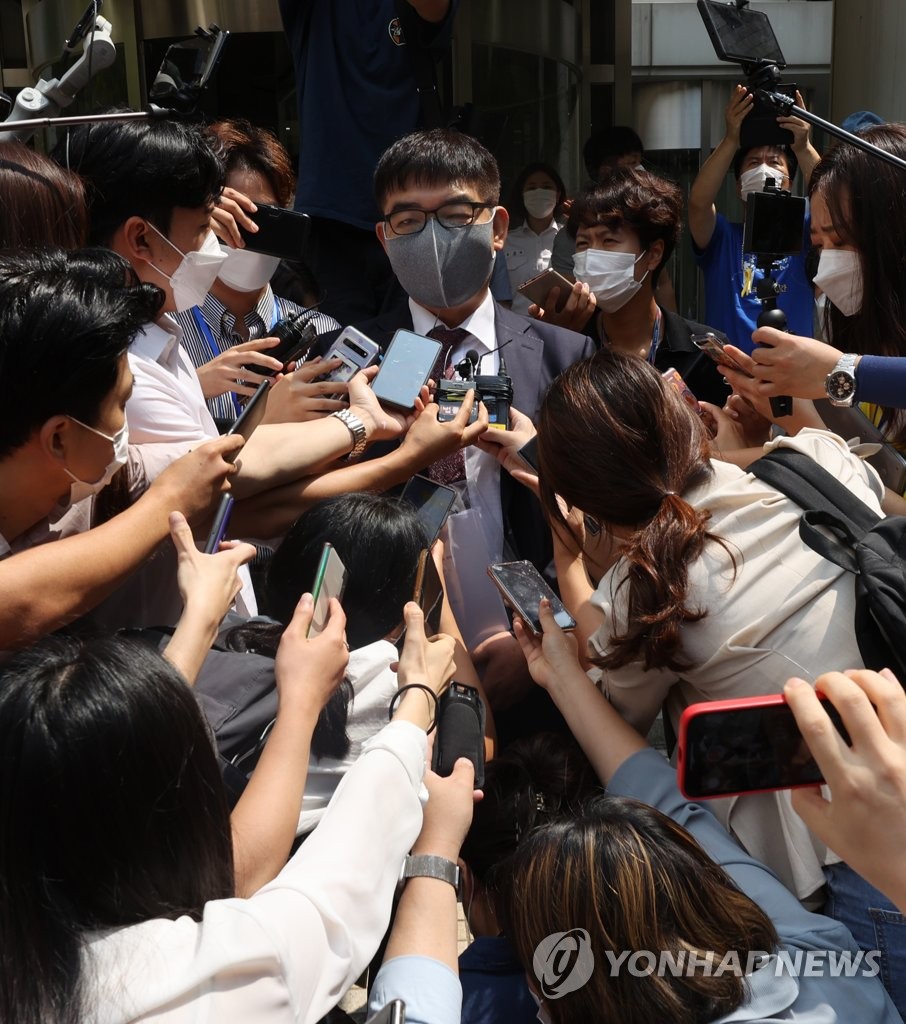 Kim Chil-joon, a lawyer for Chung Kyung-sim, wife of former Justice Minister Cho Kuk, speaks to reporters at the Seoul High Court on Aug. 11, 2021, after attending her sentencing hearing over allegations of academic fraud. (Yonhap)