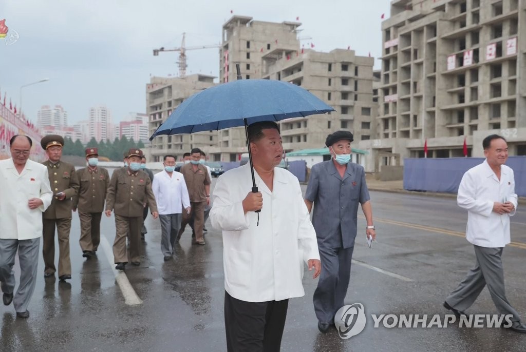 김정은, 보통강 주택건설현장 시찰