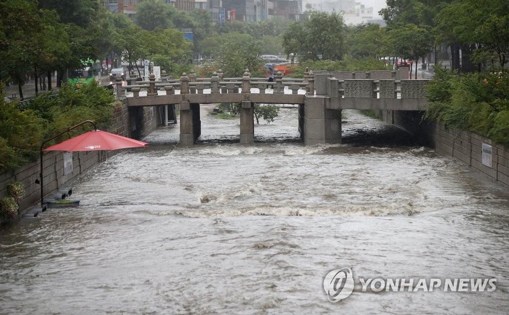 This file photo from Aug. 21, 2021, shows the Cheonggye Stream in downtown Seoul flooded with rain during the summer monsoon season. (Yonhap)