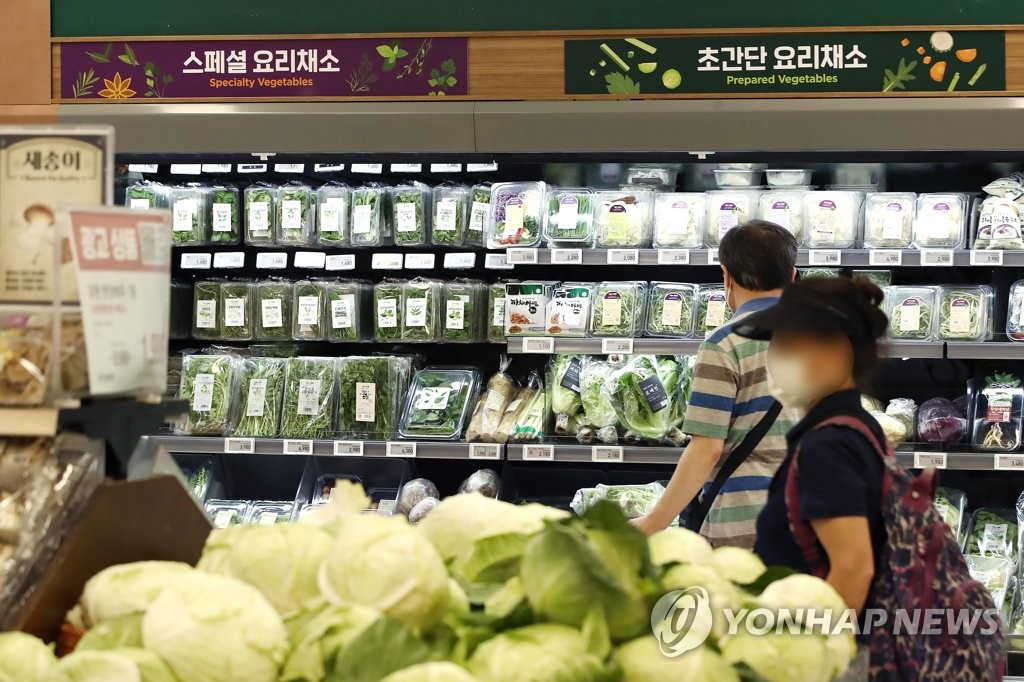 This file photo, taken Aug. 23, 2021, shows citizens shopping for groceries at a discount store in Seoul. (Yonhap)