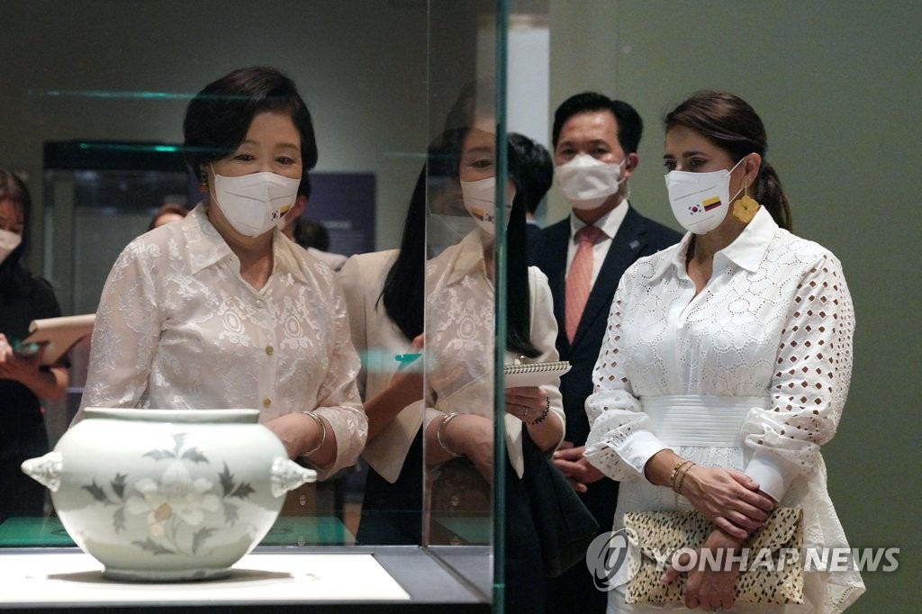 Las primeras damas de Seúl y Bogotá visitan el Museo Nacional de Corea