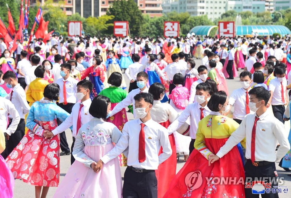 북한, 청년절 맞아 각지서 무도회 진행