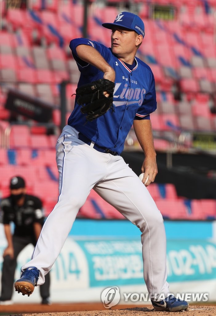 In this file photo from Aug. 29, 2021, Mike Montgomery of the Samsung Lions pitches against the KT Wiz in the bottom of the first inning of a Korea Baseball Organization regular season game at KT Wiz Park in Suwon, 45 kilometers south of Seoul. (Yonhap)
