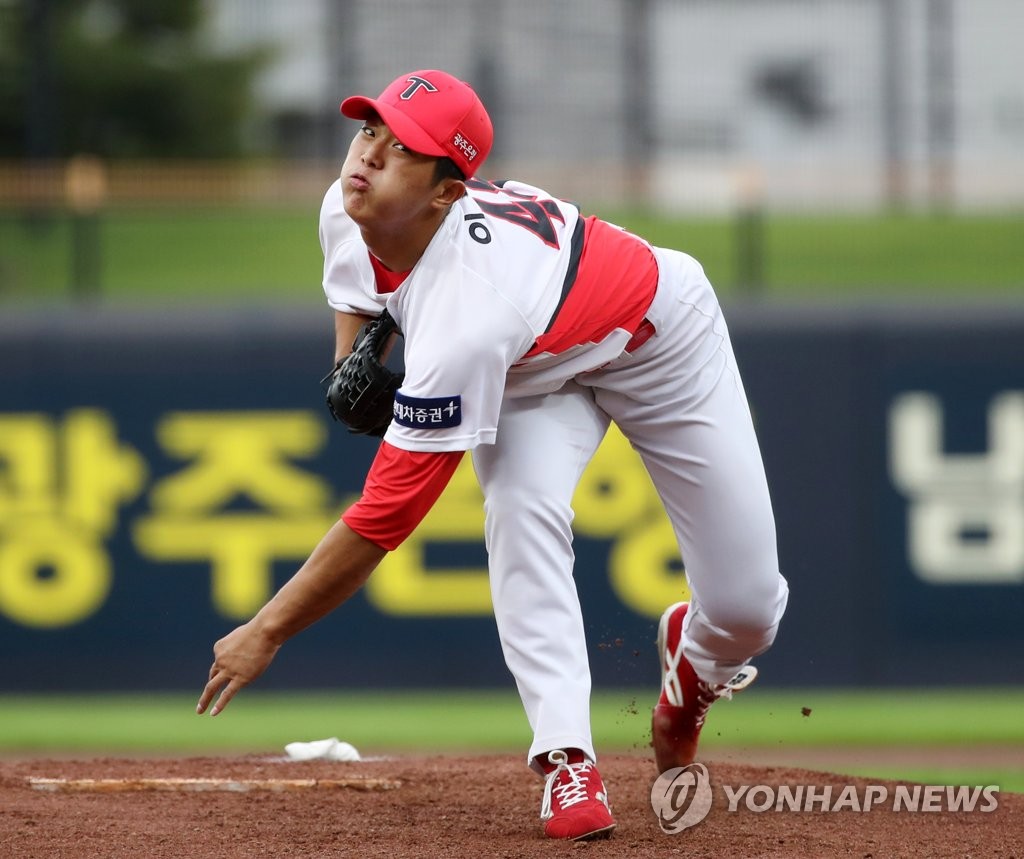 In this file photo from Sept. 12, 2021, Lee Eui-lee of the Kia Tigers pitches against the NC Dinos in the top of the first inning of a Korea Baseball Organization regular season game at Gwangju-Kia Champions Field in Gwangju, some 330 kilometers south of Seoul. (Yonhap)