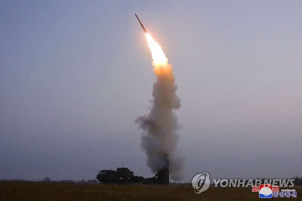 북한, 신형 반항공미사일 시험발사